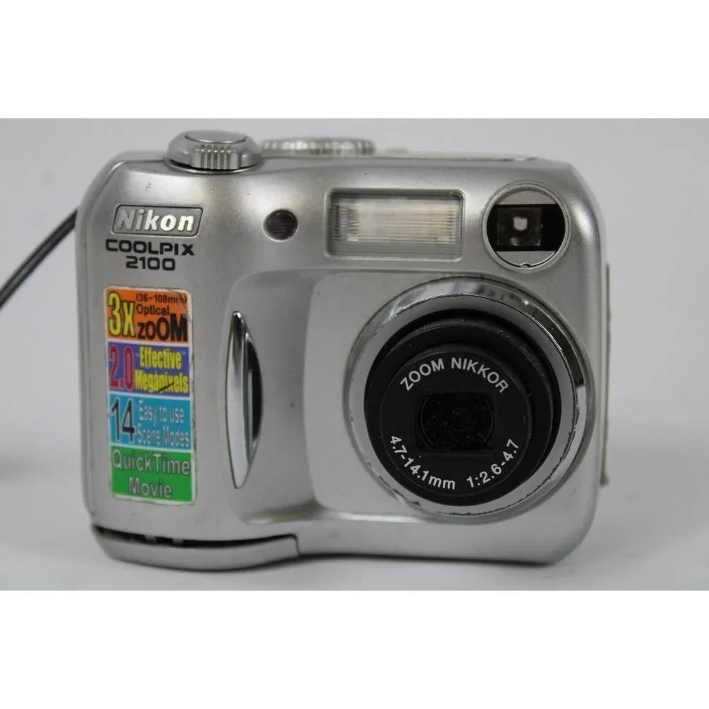 Nikon COOLPIX 2100 2.0MP Digital Camera Silver Retro Vintage Tested & Working